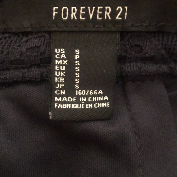 NEW WITH TAGS Forever 21 Lace Tiered Skirt Zip-back with eye-hook. Navy Sz Small - Picture 11 of 13